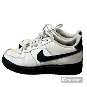 Youth Nike Air Force 1 Low Top Sneaker